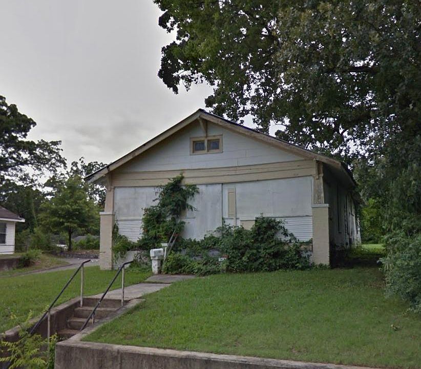 2nd image of 901 N Chamberlain Ave