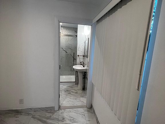 4th image of 843 W Walnut Ave #1