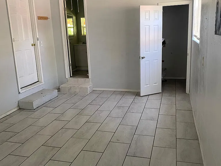 213 Sanders Ave — Photo 17
