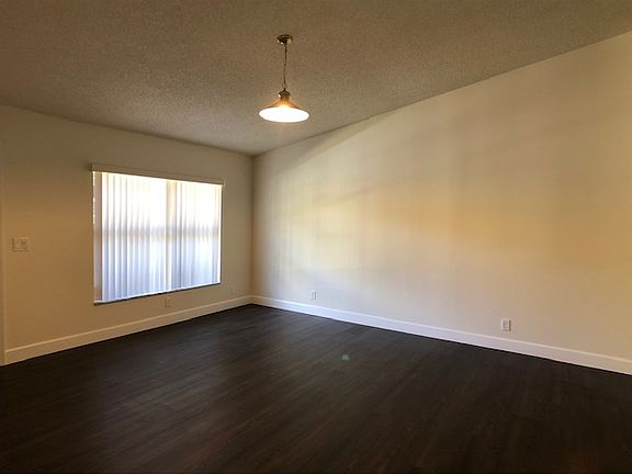 2nd image of 75 Via De Casas Norte