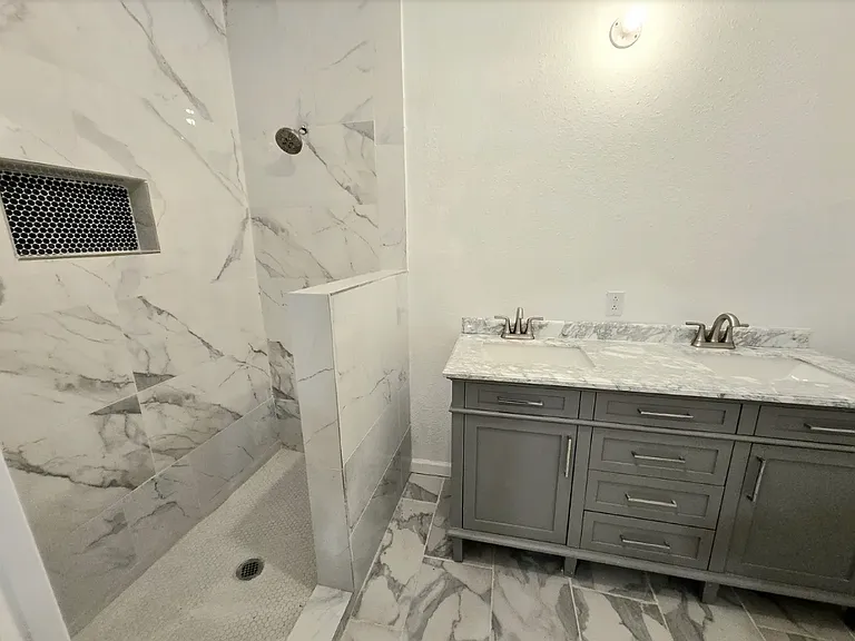 2623 W Houston St — Photo 15