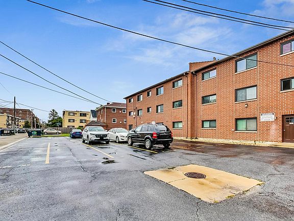 5th image of 1222 Brown St APT 2E