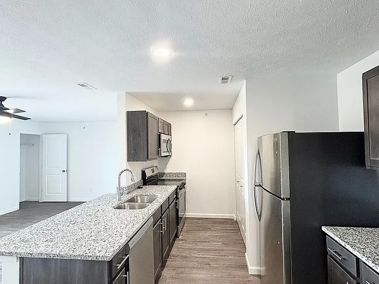 Sagamore Winds Apartments — Photo 64