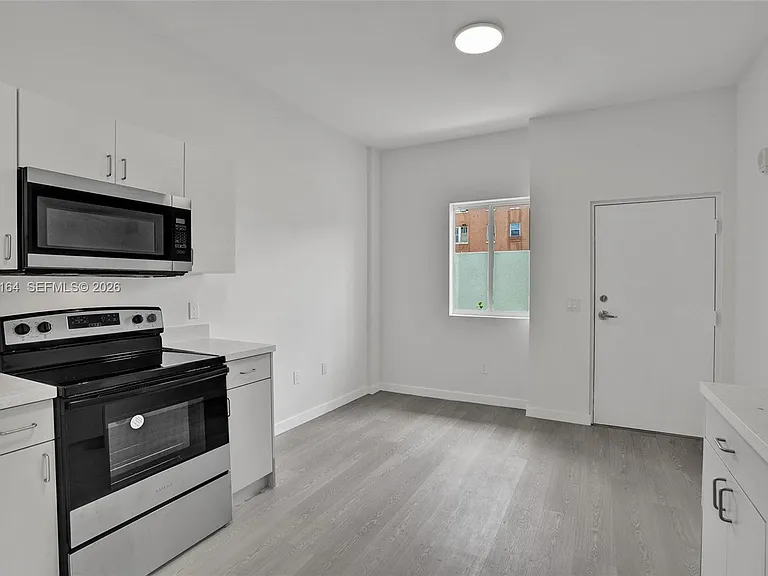 1567 NW 1st St #5 — Photo 4