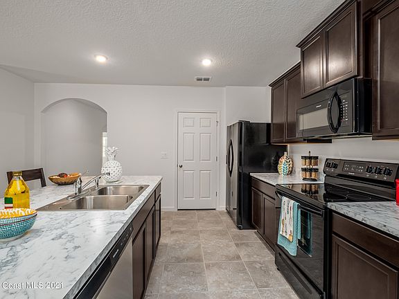 4th image of 6764 Topaz Dr