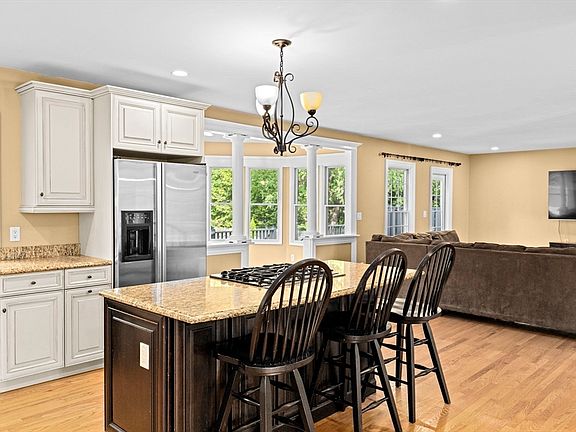 4th image of 5 McCue Circle Ln