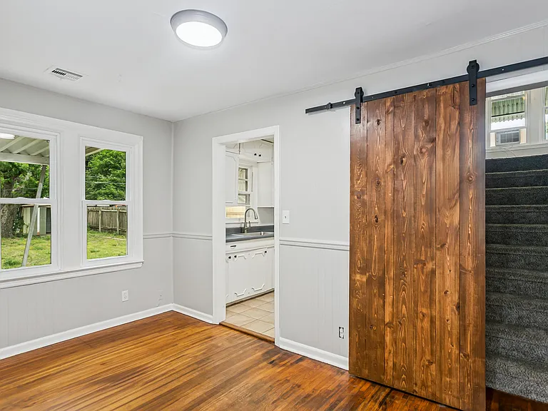 229 S Edwards St — Photo 5