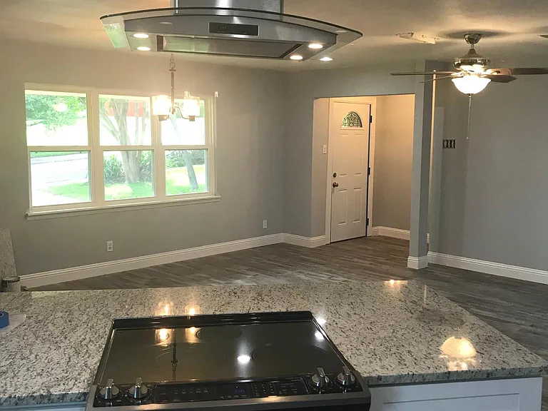 1218 Serenade Ln — Photo 5