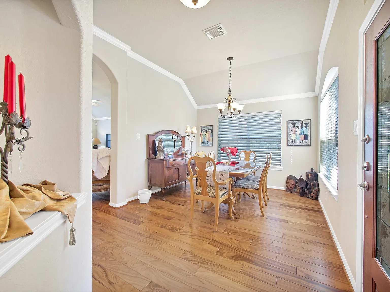 3 bed, 2.0 bath, 1590 sqft, $2,300 — Photo 4