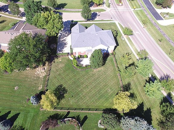 Rear fenced yard