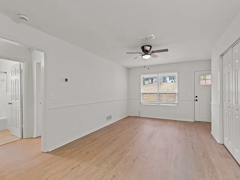 303 Springdale Dr #B — Photo 12