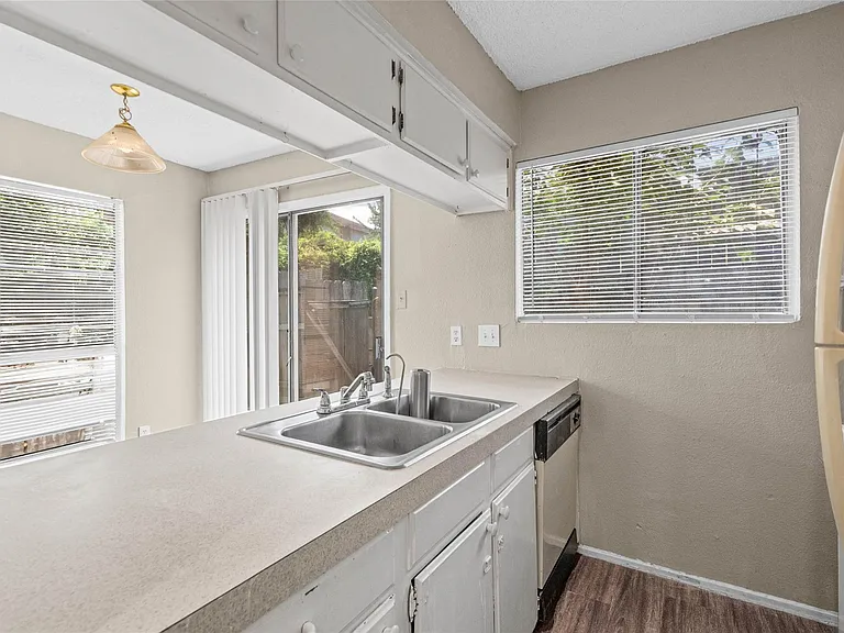 2809 Parker Ln #D — Photo 6