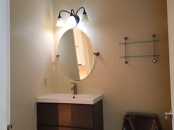 5th image of 593 N Garfield Ave APT 7