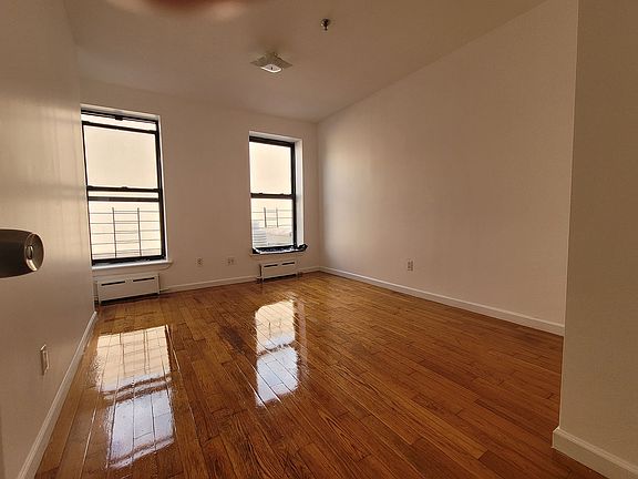 4th image of 587 Halsey St #3A