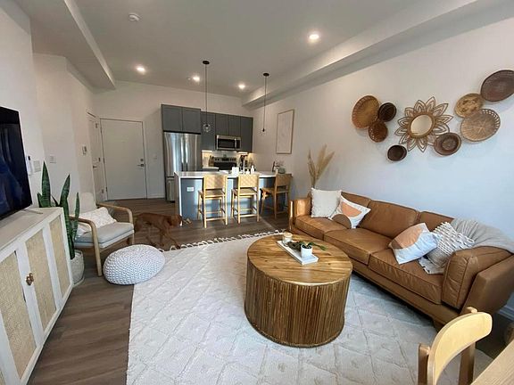 3rd image of 2616 W Girard Ave #203