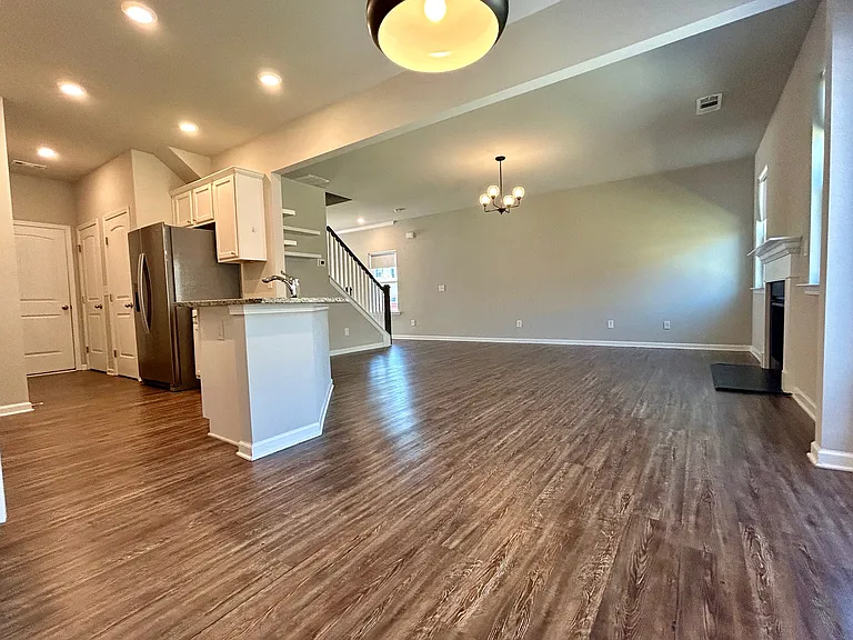 204 Aimes Dr — Photo 10