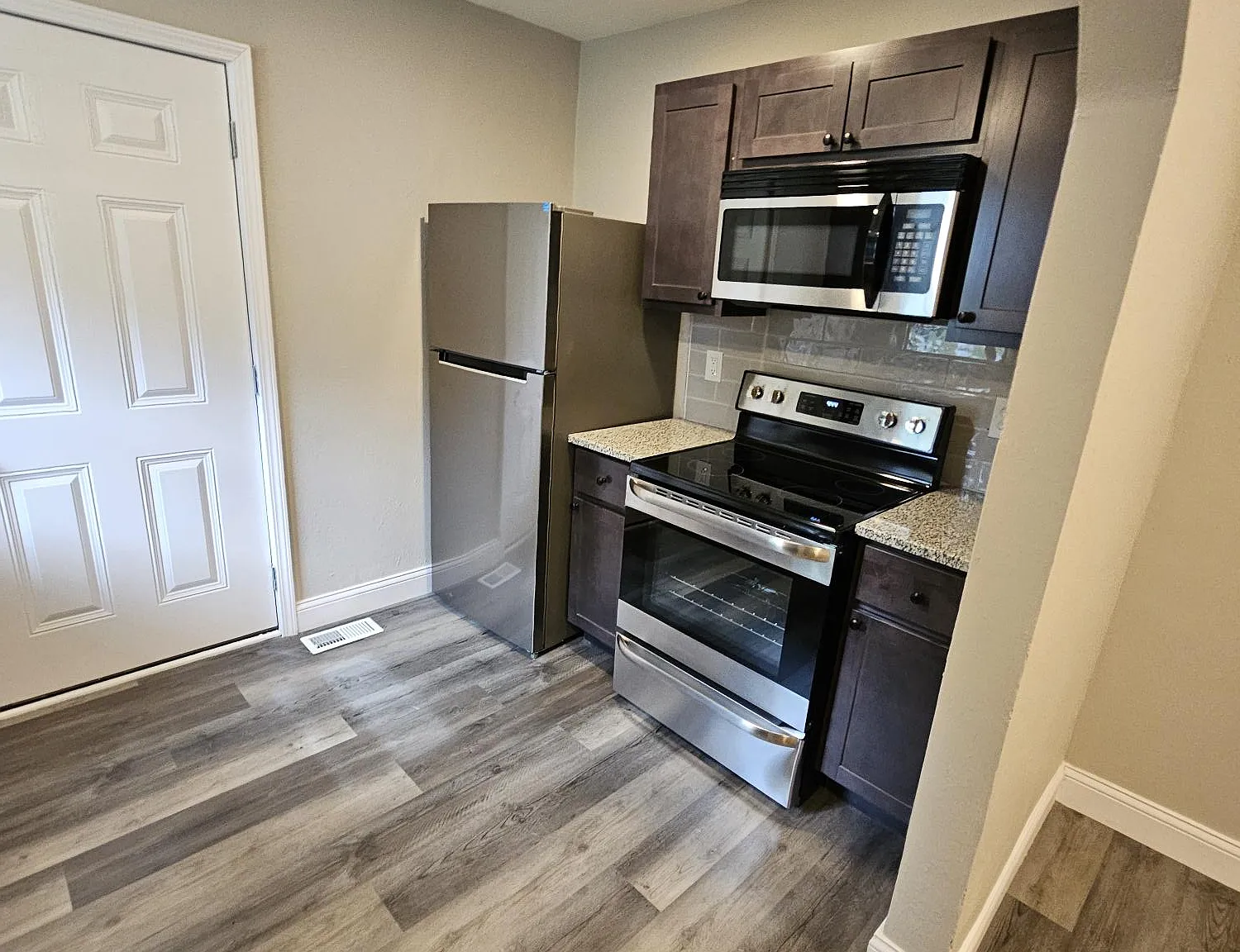 3 bed, 900 sqft, $1,500 — Photo 2