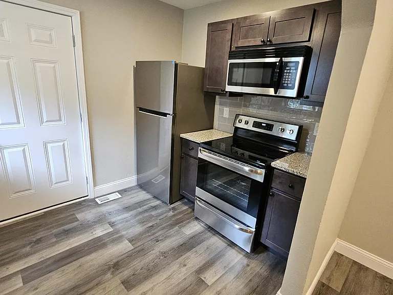 10176 Winkler Dr — Photo 2