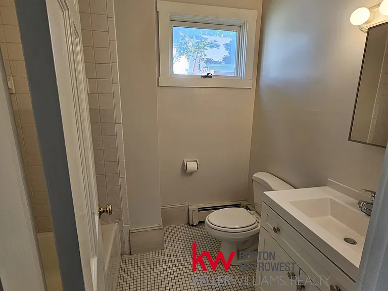 40 E Main St #1F — Photo 9