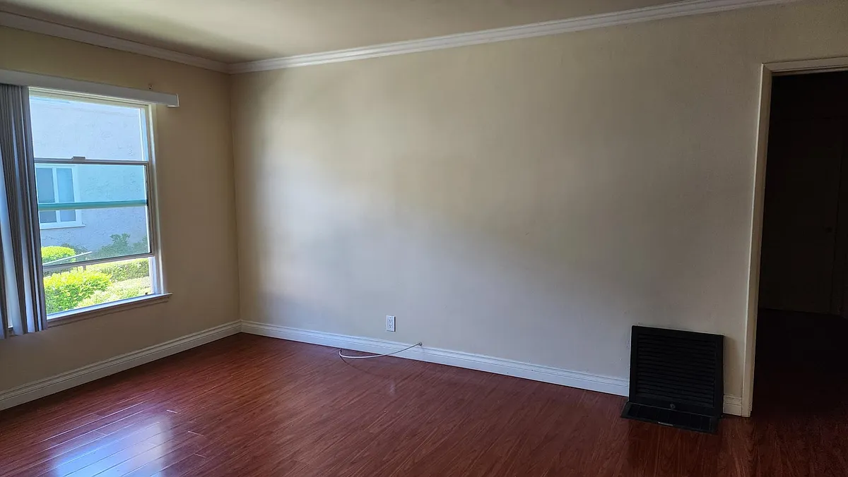 Building Photo - 6174 Mesa Ave #15