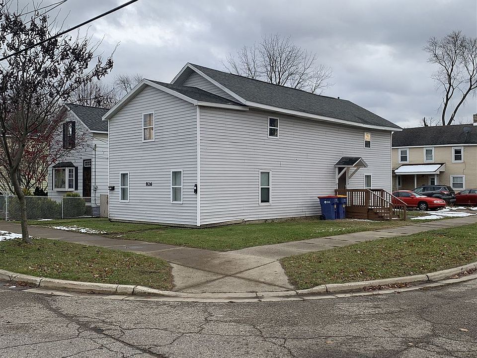 826 Douglas NW Front