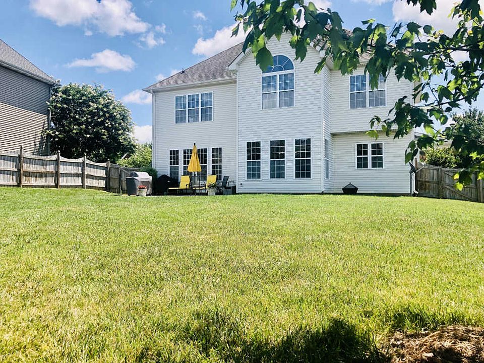 2nd image of 3323 Cliffbranch Ln