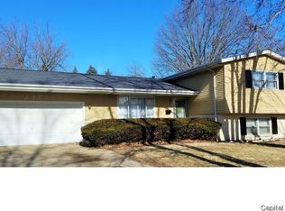 2475 Arrowhead Dr, Springfield, IL 62702