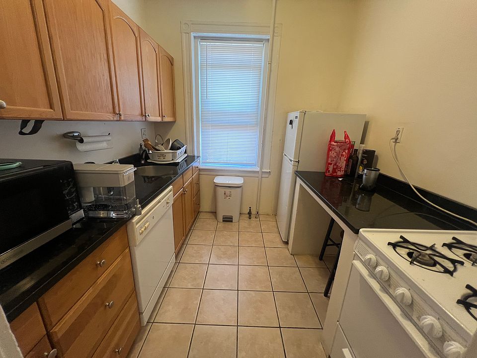 2nd image of 25 Queensberry St #29-8