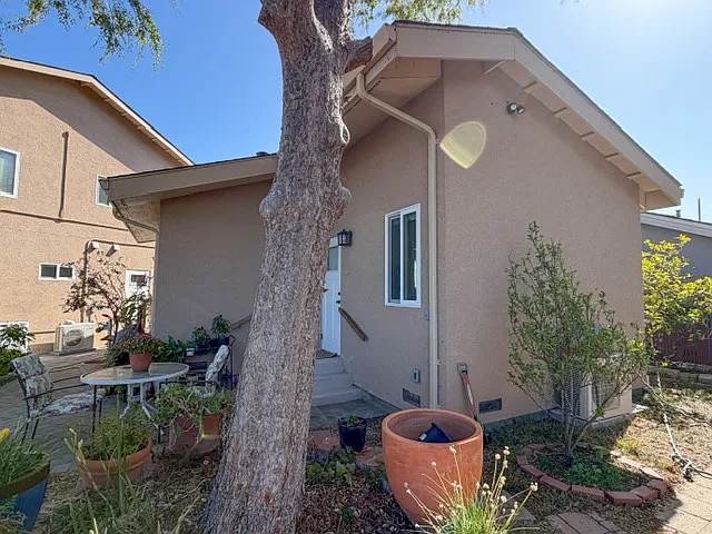 Studio, $2,350 — Photo 2
