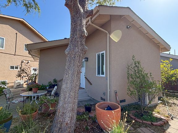2nd image of 160 Dunham Ct #Adu