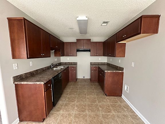 5th image of 2280 Southern Woods Dr