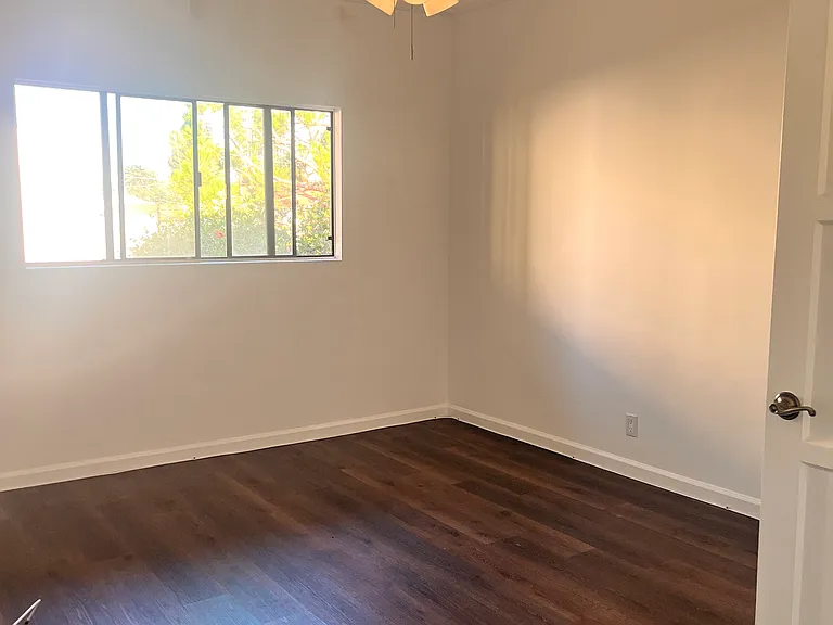 4233 Avocado St #4237-1/2 — Photo 11