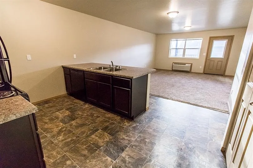Tollefson Apartments — Photo 3