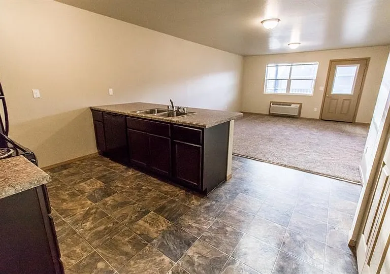 Tollefson Apartments — Photo 3