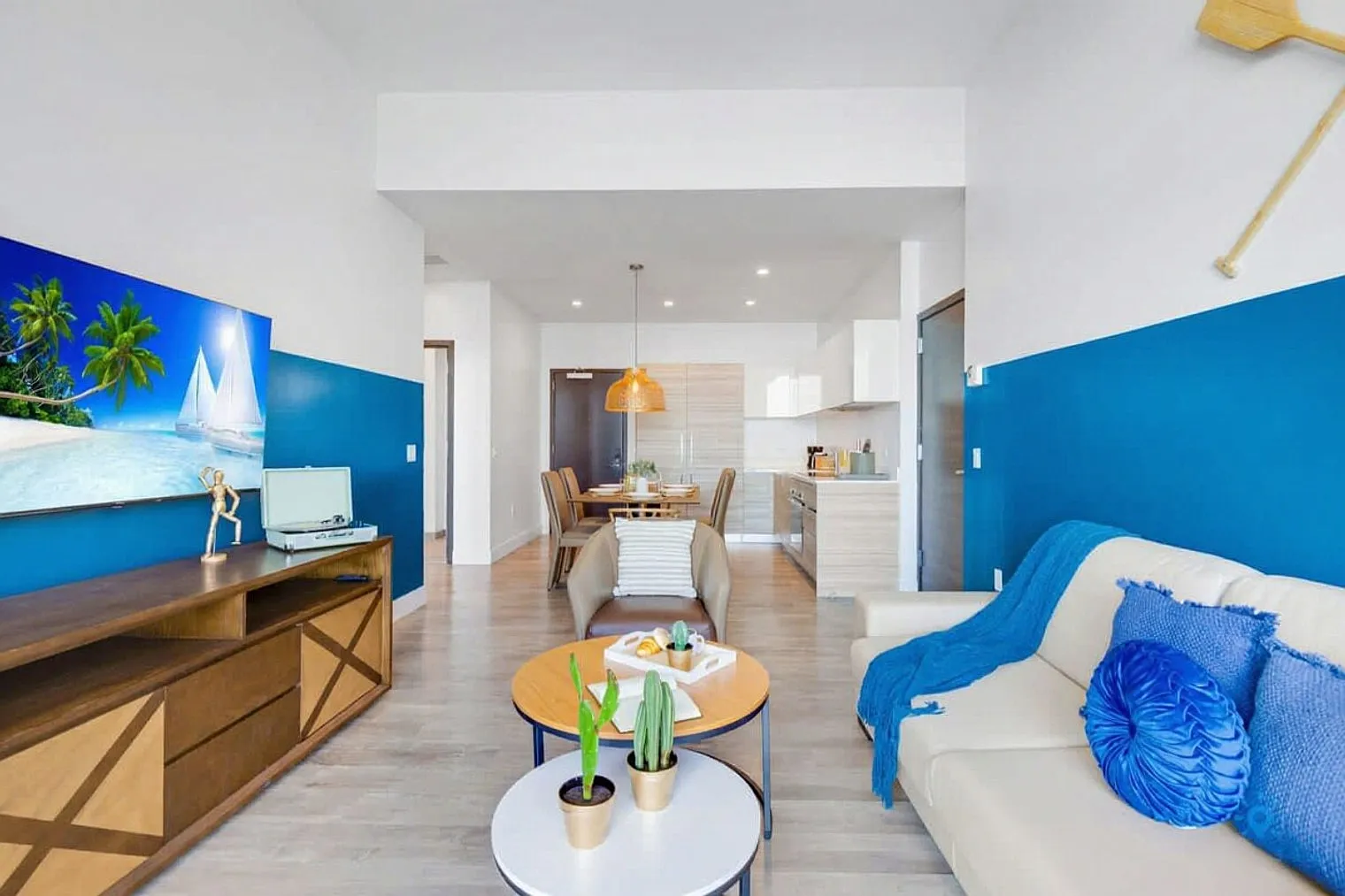 2 bed, 2.0 bath, 1097 sqft, $4,700 — Photo 3