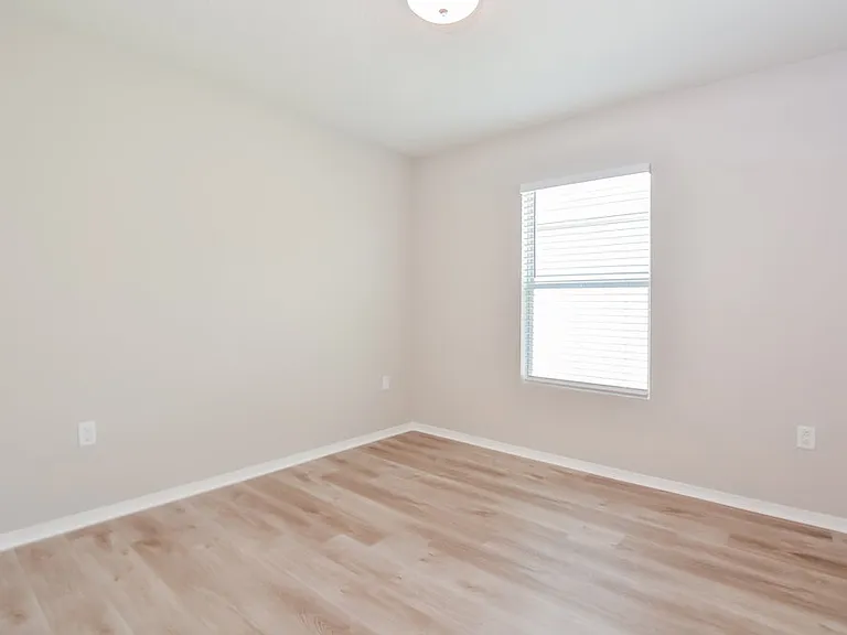 1617 Strathmore Cir — Photo 13