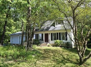 2162 Valley View Dr S, Saylorsburg, PA 18353