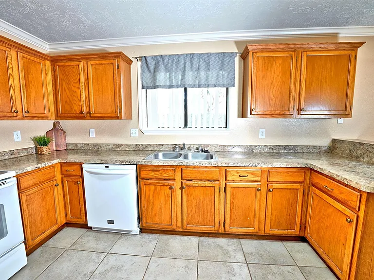 7403 Gateridge Dr — Photo 11