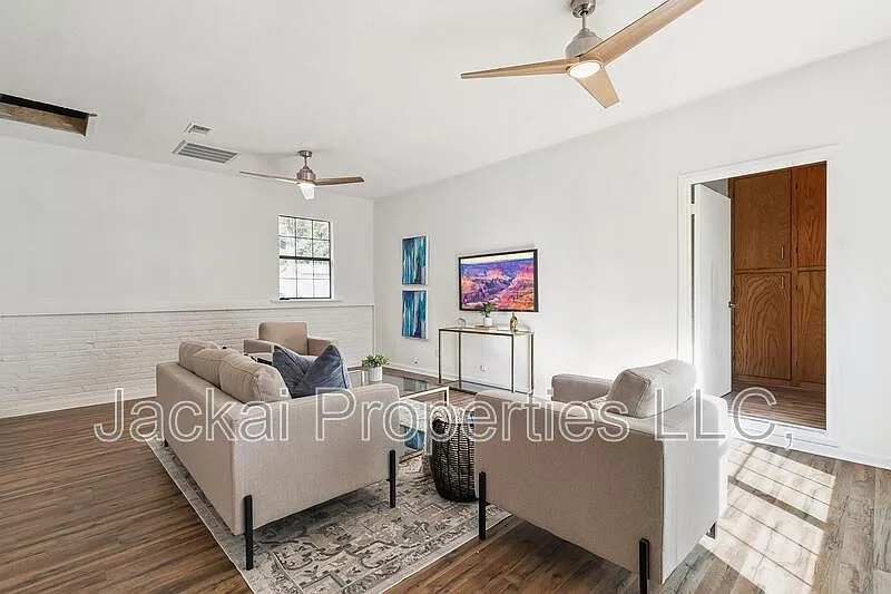 4 bed, 3.0 bath, 2598 sqft, $2,450 — Photo 3