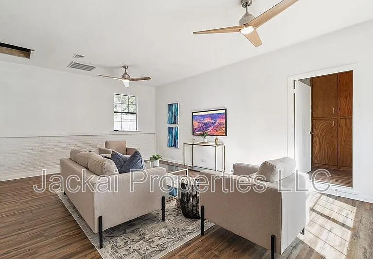 2038 Avon Dr — Photo 3