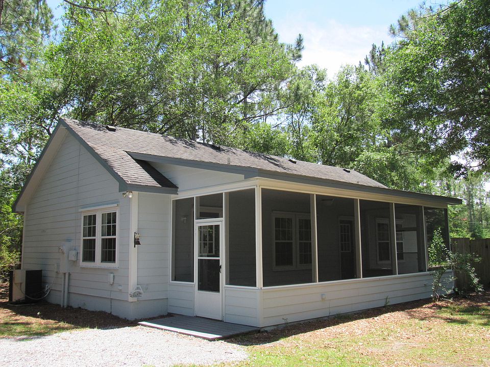 1st image of 390 Creekside Dr