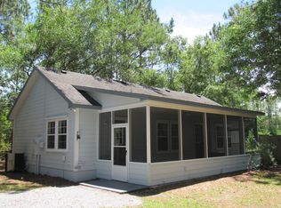 390 Creekside Dr, Freeport, FL 32439