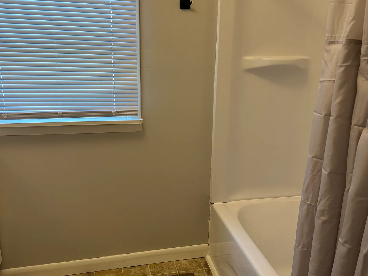 3 bed, 1016 sqft, $975 — Photo 1