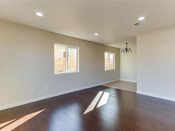 3rd image of 848 W 79th St