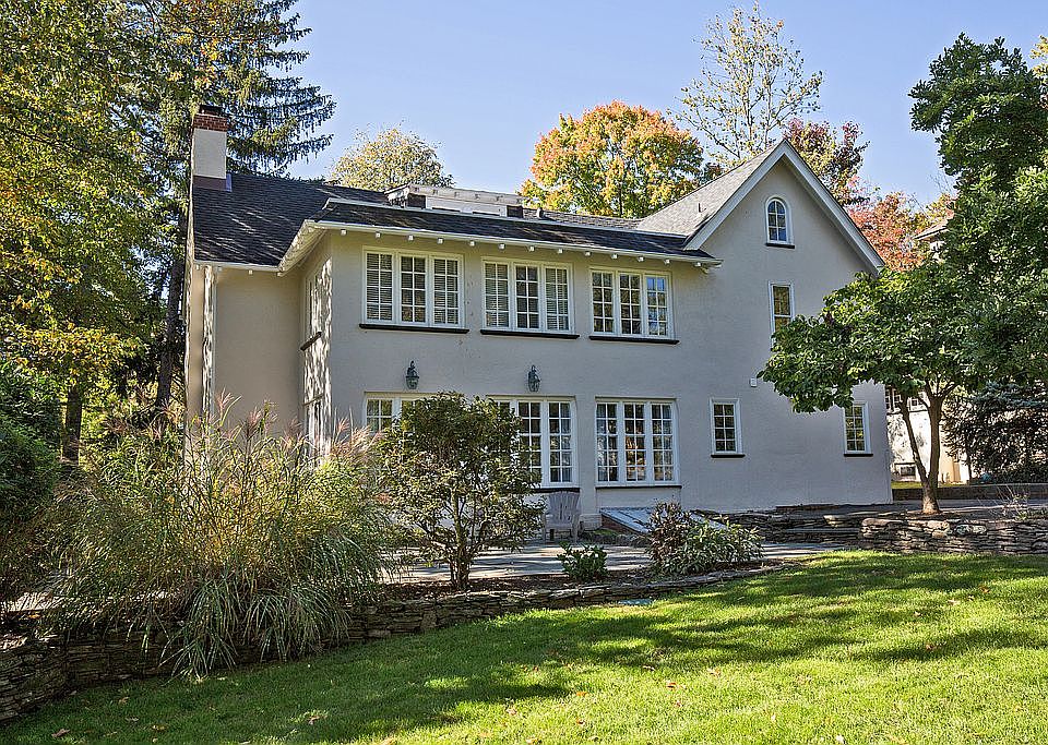 2nd image of 55 Cedar St