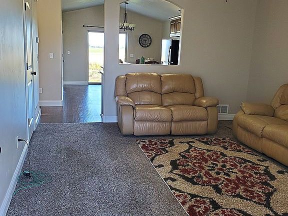 3rd image of 3913 Brighton Cir