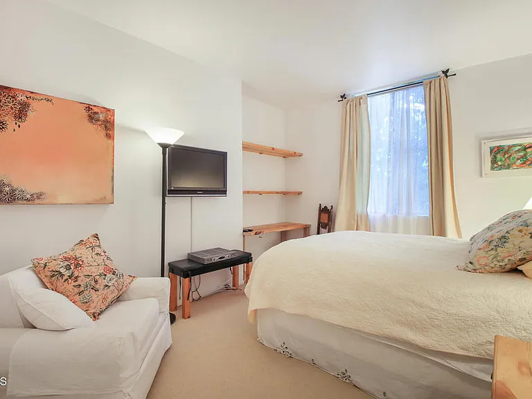 1670 Malcolm Ave #103 — Photo 23