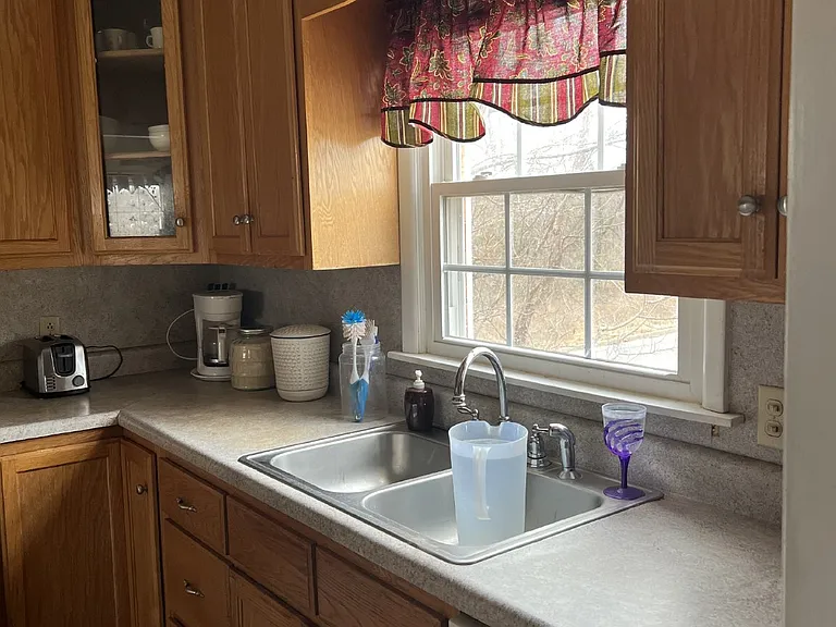 101 Southampton Dr — Photo 2
