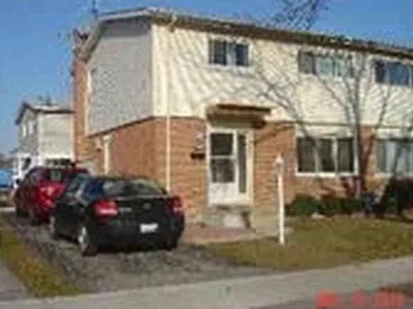 9268 N Woodland Dr, Niles, IL 60714