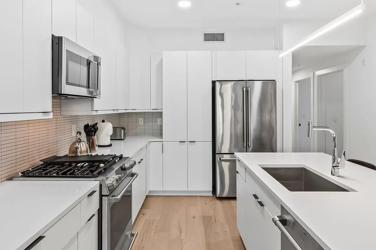 3 bed, 3.0 bath, 1842 sqft, $7,250 — Photo 3
